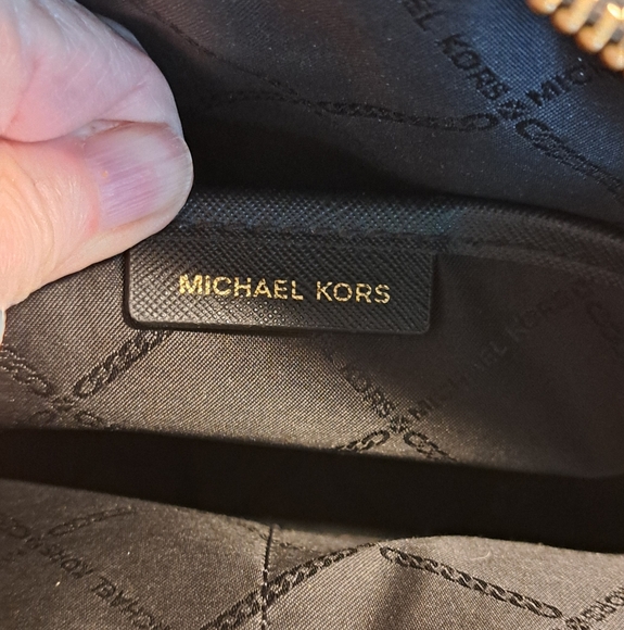 Michael Kors Jet Set Crossbody - Picture 9 of 11